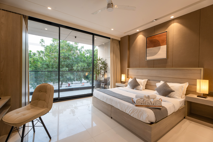 the lodgers luxury hotel near golf course road gurgaon