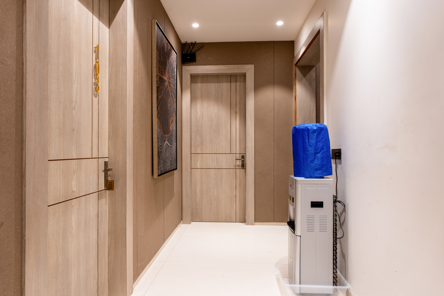 the lodgers luxury hotel near golf course road gurgaon