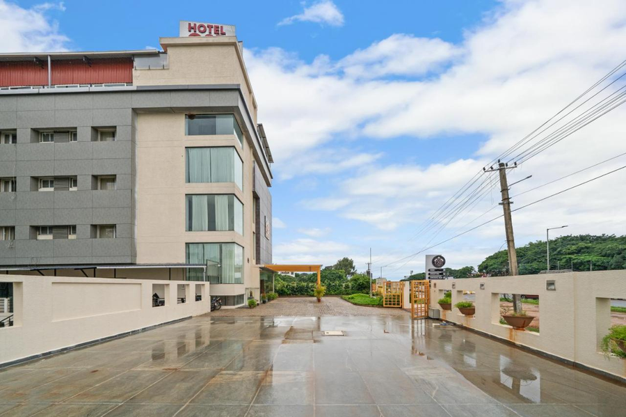 Hotel GSR Tumkur,,3 star