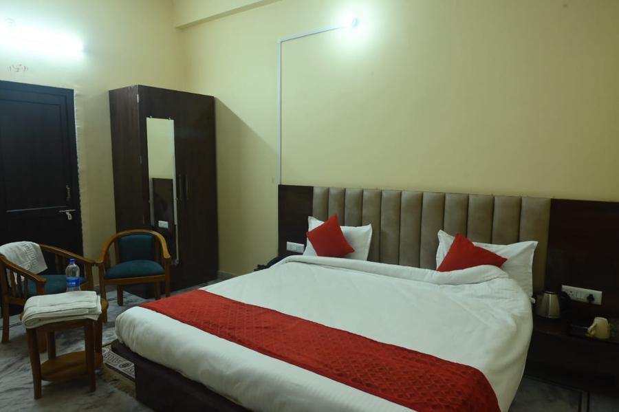 saraswati luxurius home stay