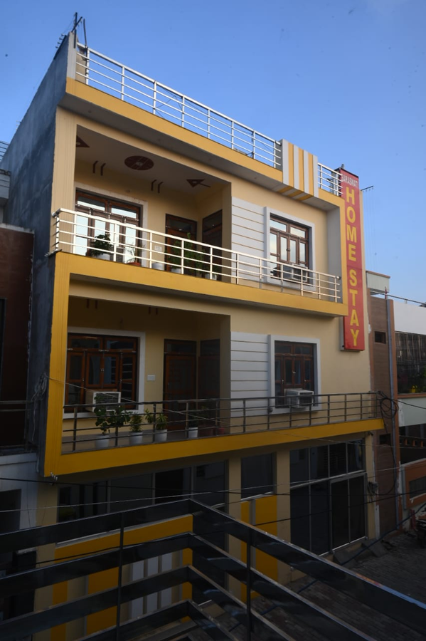 saraswati luxurius home stay