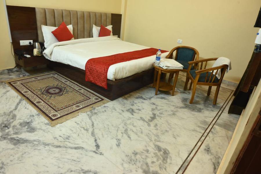 saraswati luxurius home stay