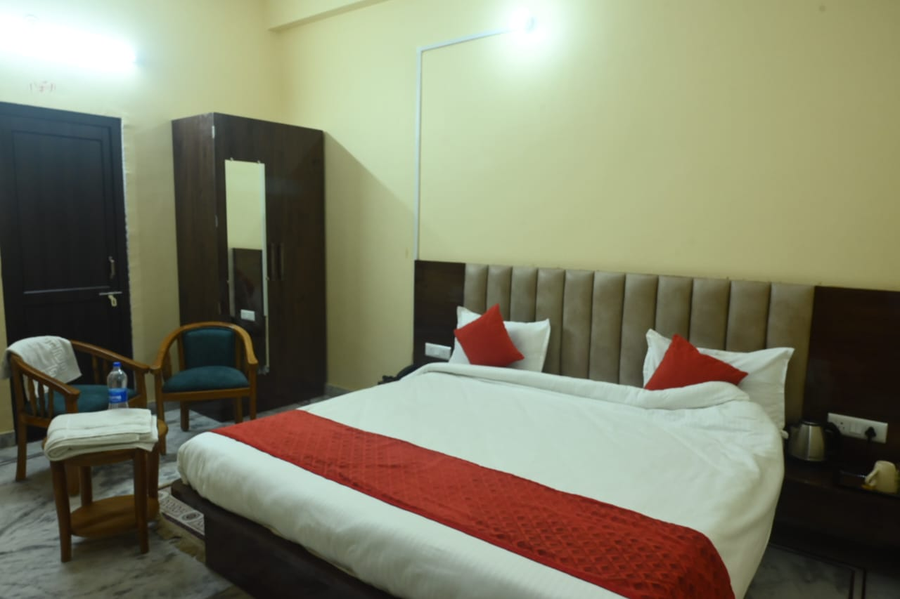 saraswati luxurius home stay