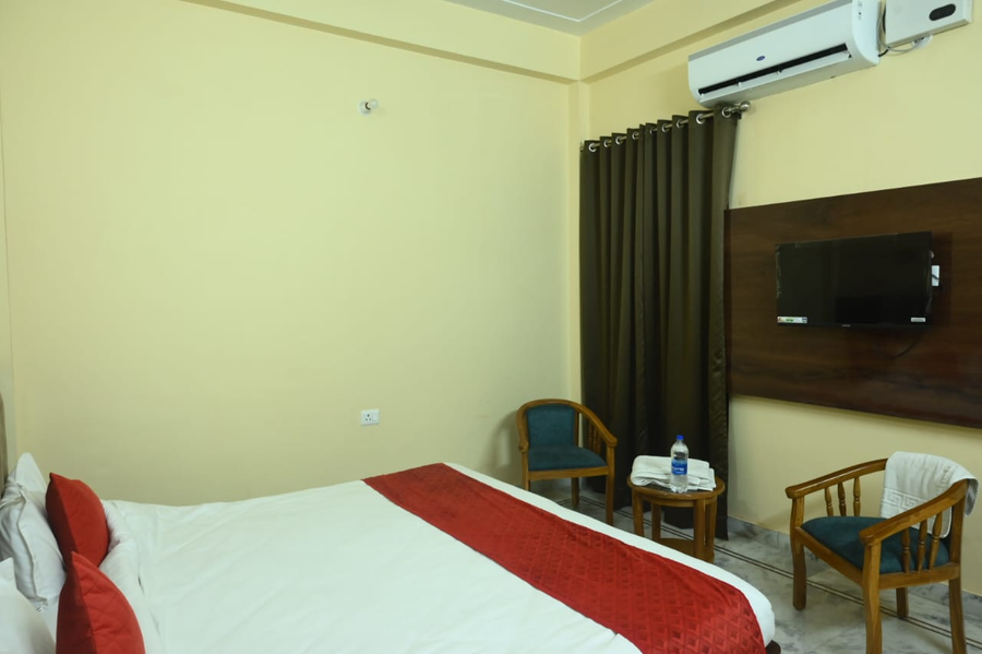 saraswati luxurius home stay