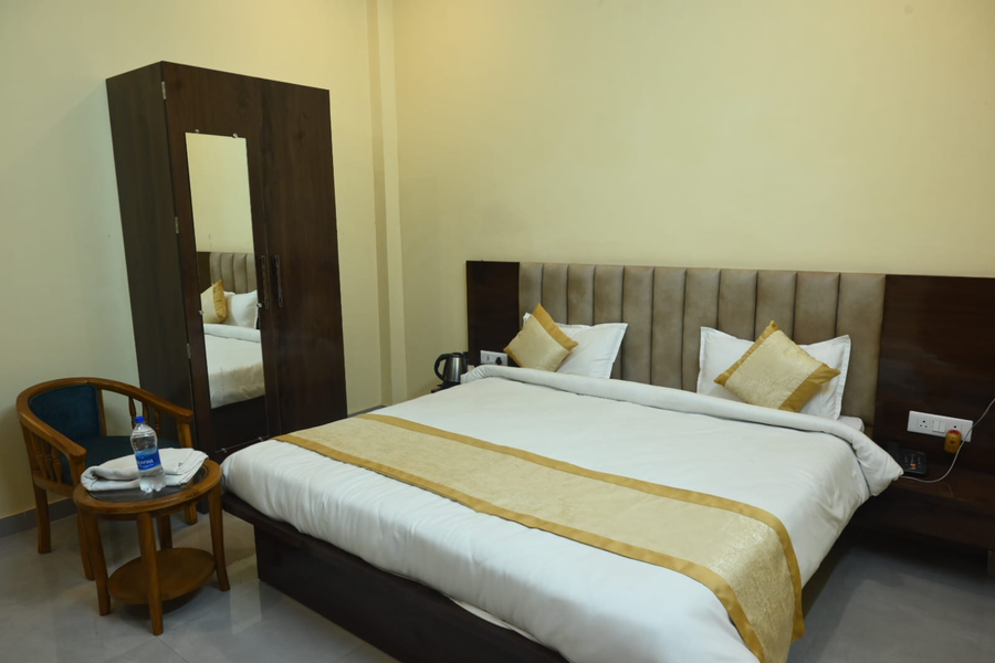 saraswati luxurius home stay