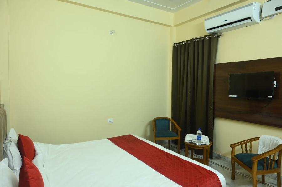 Saraswati Luxurius Home Stay,,2 star