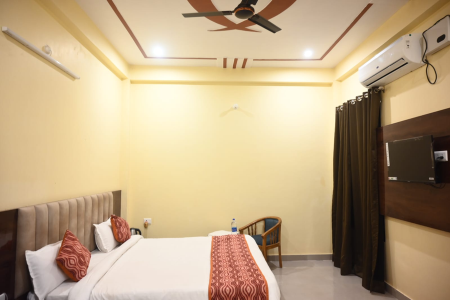 saraswati luxurius home stay
