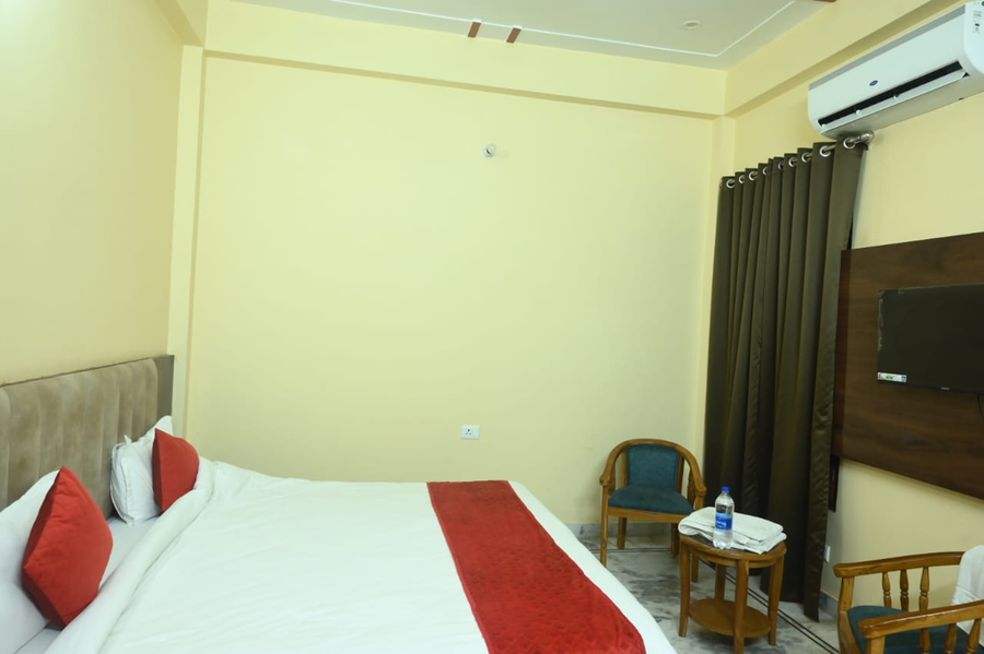 saraswati luxurius home stay