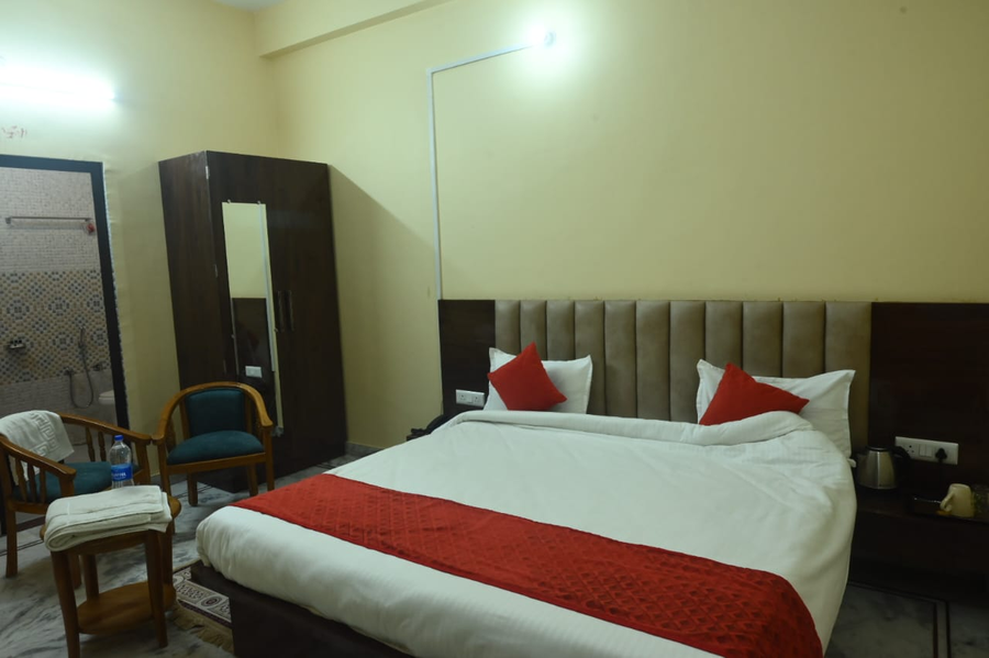 saraswati luxurius home stay