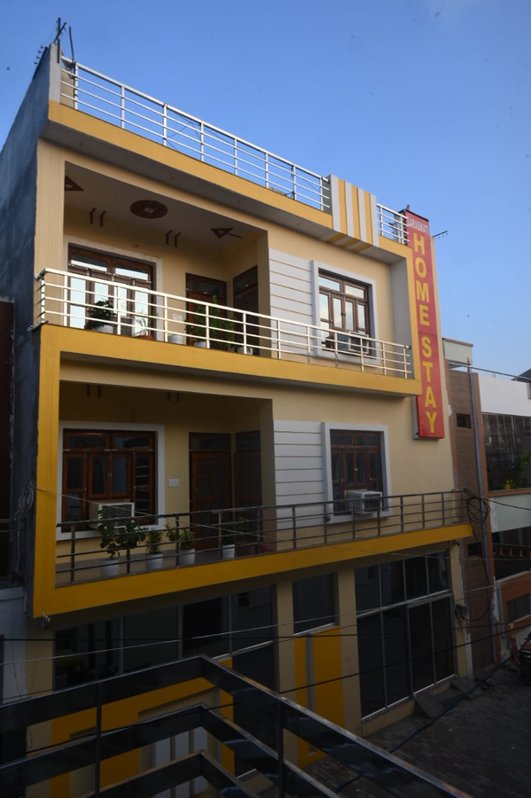 saraswati luxurius home stay
