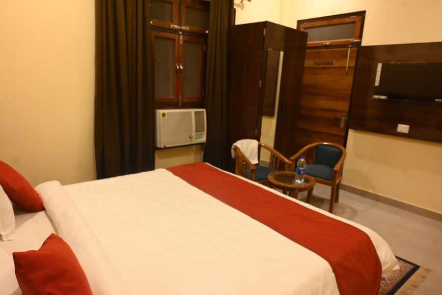 saraswati luxurius home stay