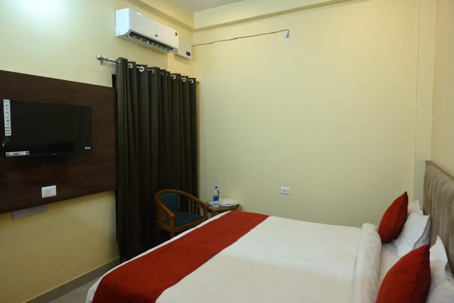 saraswati luxurius home stay