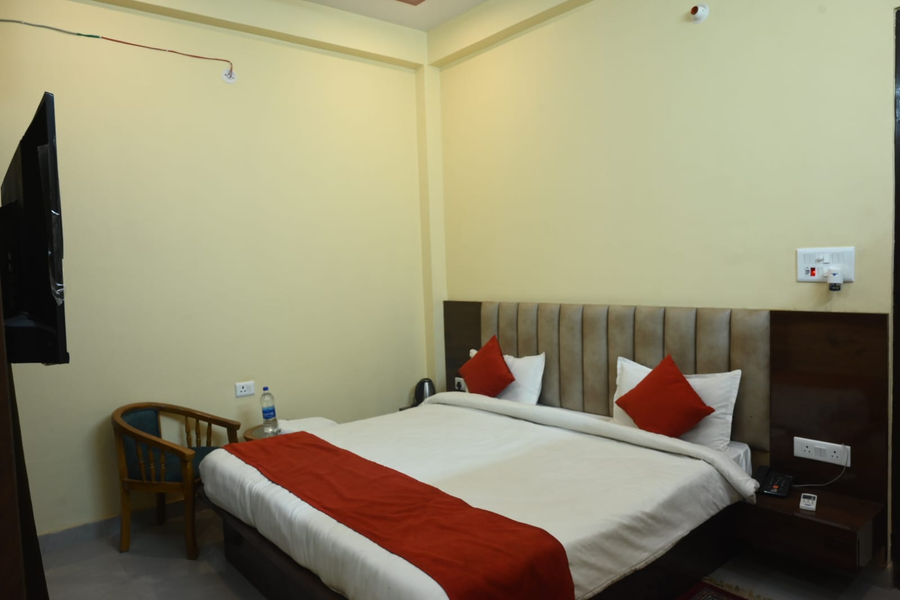 saraswati luxurius home stay