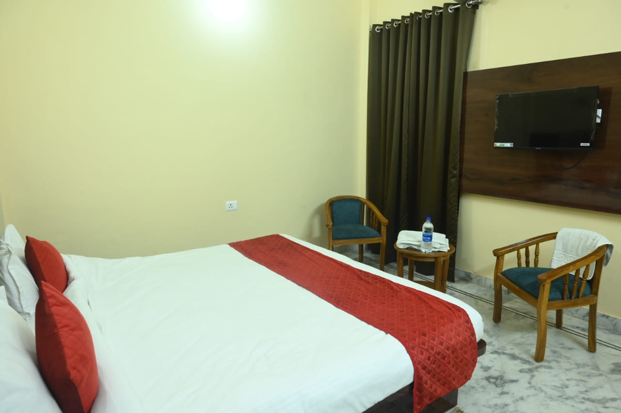 saraswati luxurius home stay