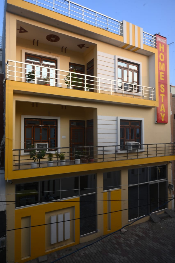 saraswati luxurius home stay
