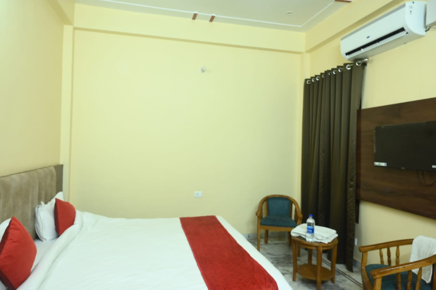 saraswati luxurius home stay