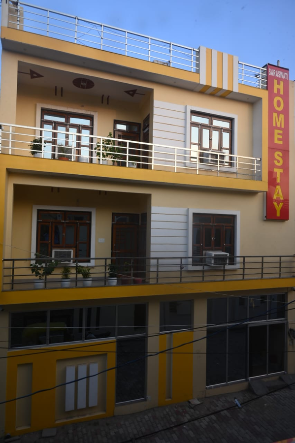 saraswati luxurius home stay
