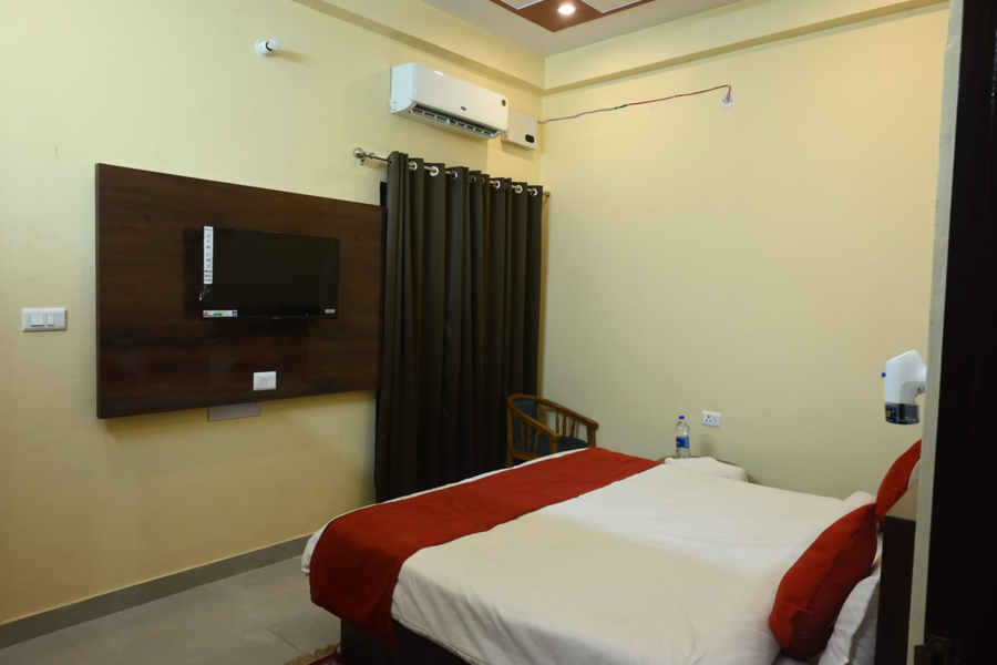 saraswati luxurius home stay