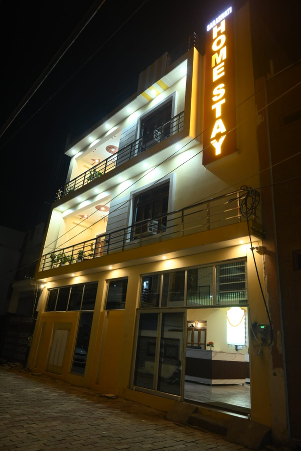 saraswati luxurius home stay