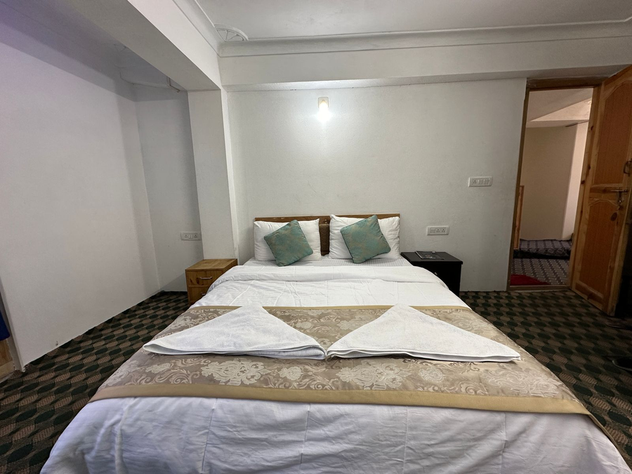 ashoor guest house and restaurant