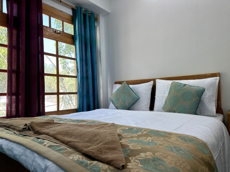 ashoor guest house and restaurant