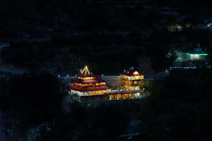 Tirthan Village Resort,,3 star