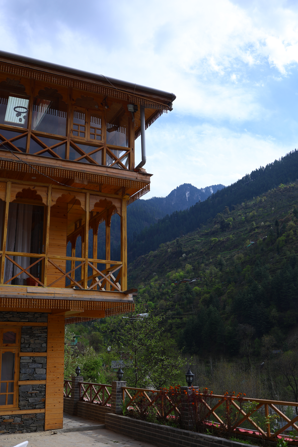 tirthan village resort