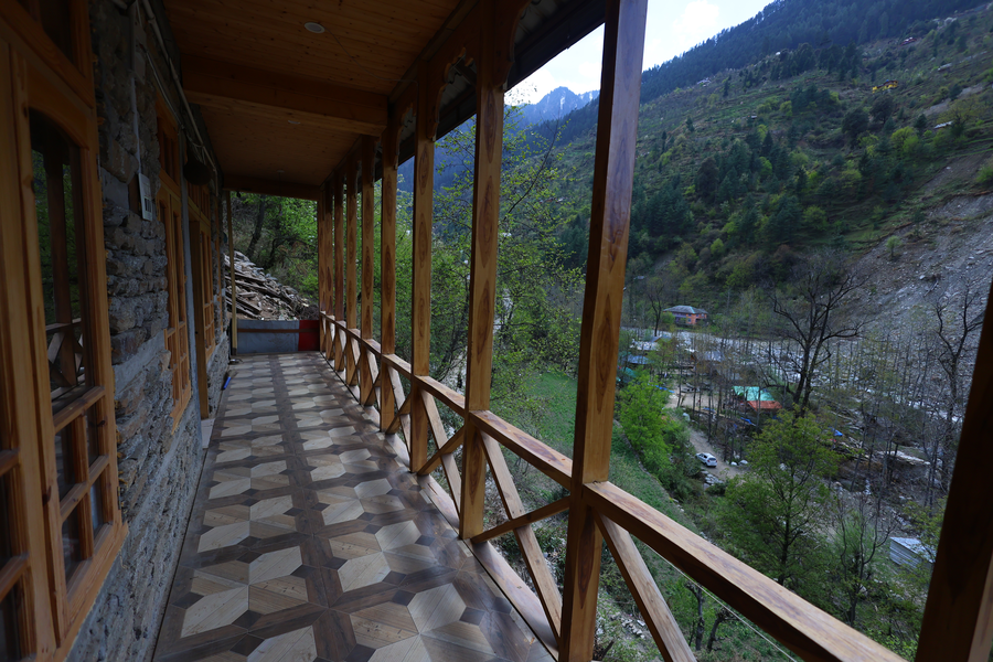 tirthan village resort