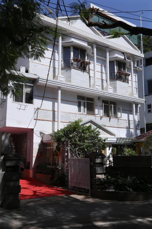 Terrace Gardens Guest House,Diary Circle>>Bengaluru,3 star