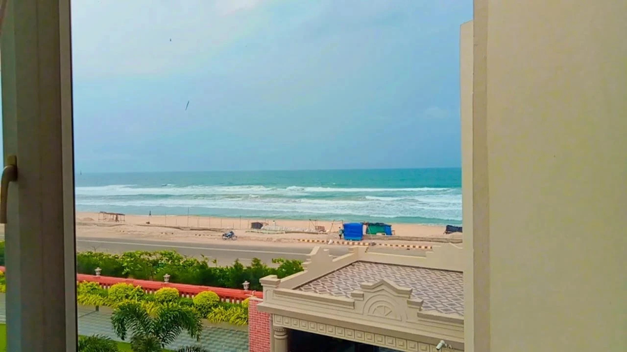 Lucky India Puri,Baliapanda,4 star