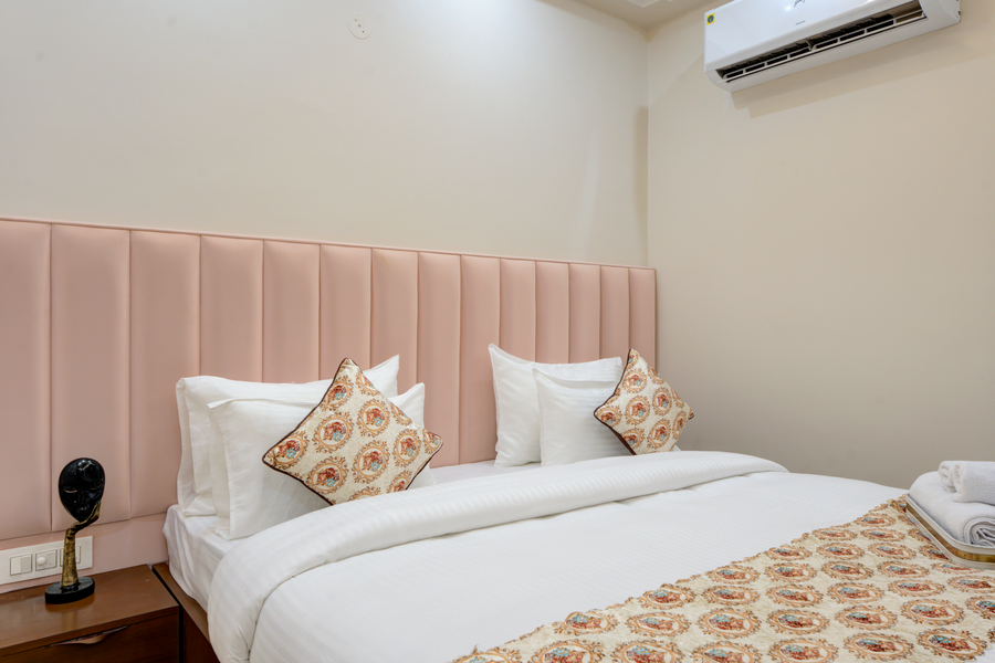 The Lodgers 1 Bhk Serviced Apartments,Sector 52,3 star