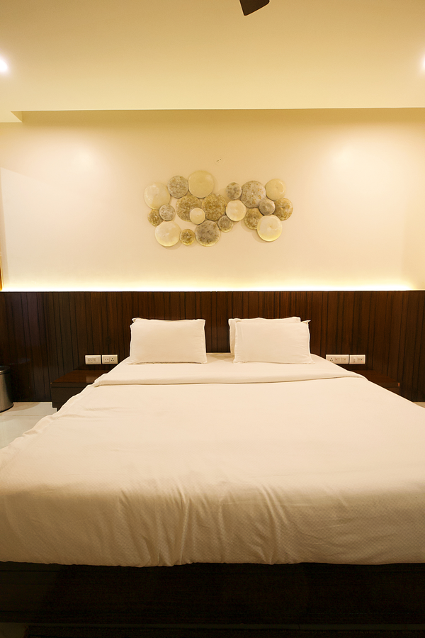 veerdency luxury resort kempegowda international airport road
