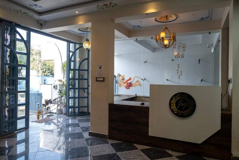Hotel Abhinandan Palace,Pichola Lake,3 star