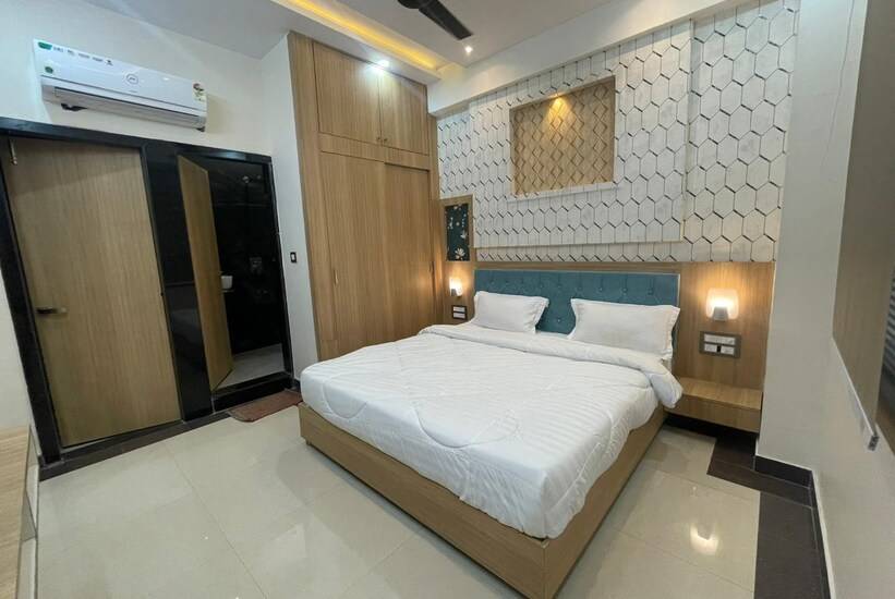 Hotel Abhinandan Palace,Pichola Lake,3 star