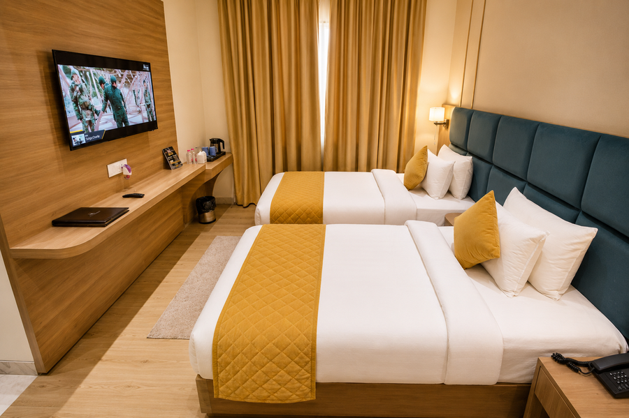 hotel three seasons
