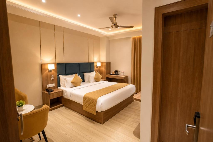 hotel three seasons near parikrama marg