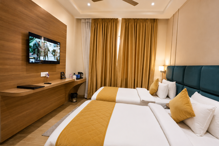 hotel three seasons