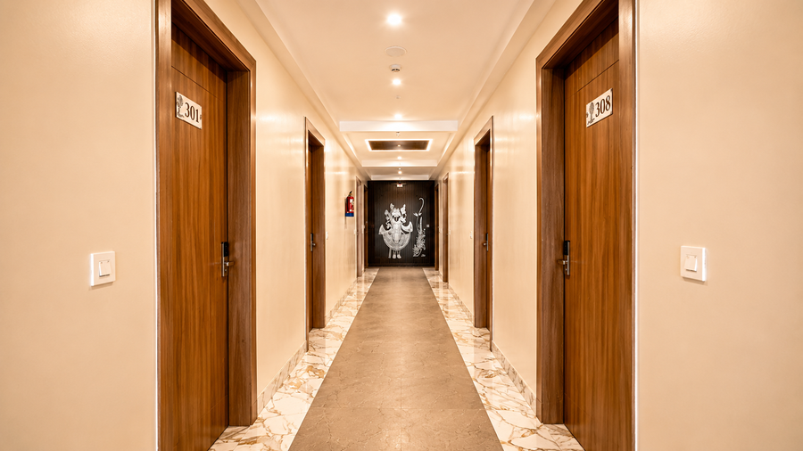 hotel three seasons