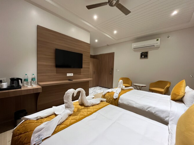 hotel three seasons near parikrama marg