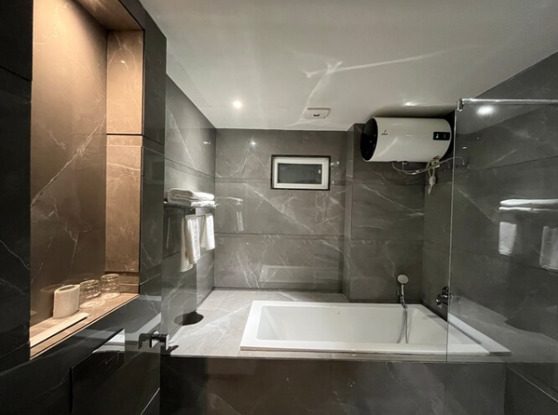 hotel three seasons near parikrama marg