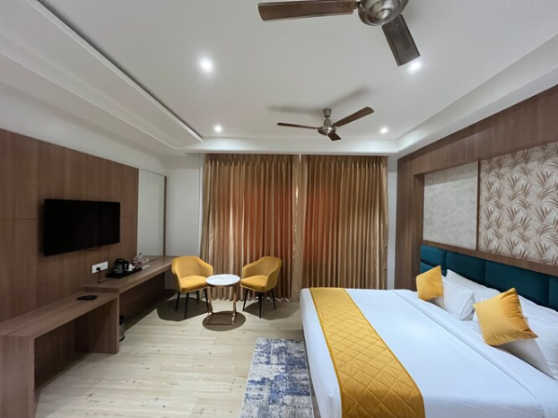 hotel three seasons near parikrama marg
