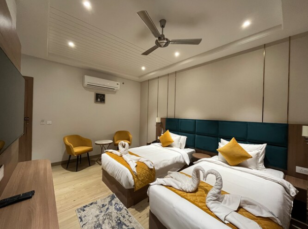 hotel three seasons near parikrama marg