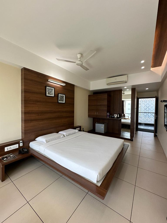 hotel 3 leaves