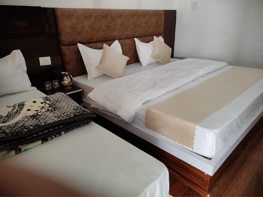 shri ganga river view rutu guest house