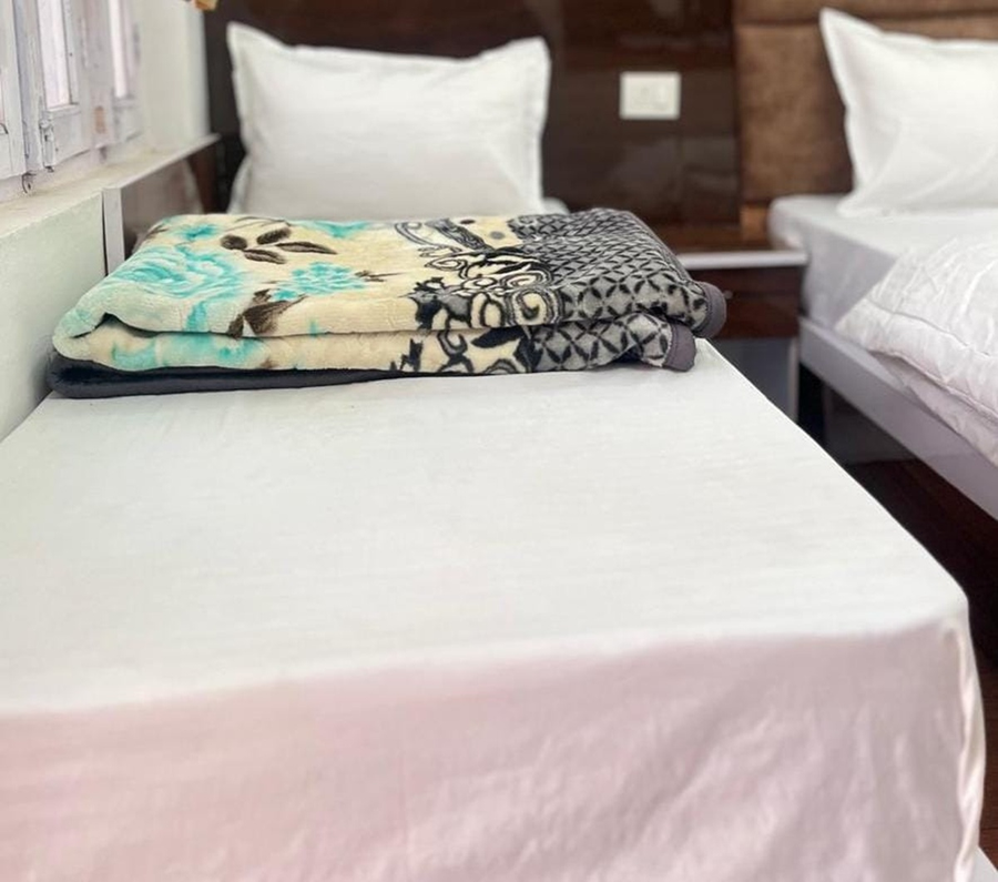 shri ganga river view rutu guest house