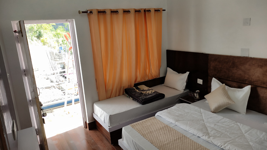 shri ganga river view rutu guest house