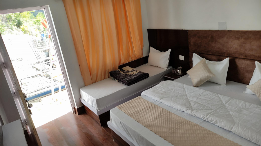 shri ganga river view rutu guest house