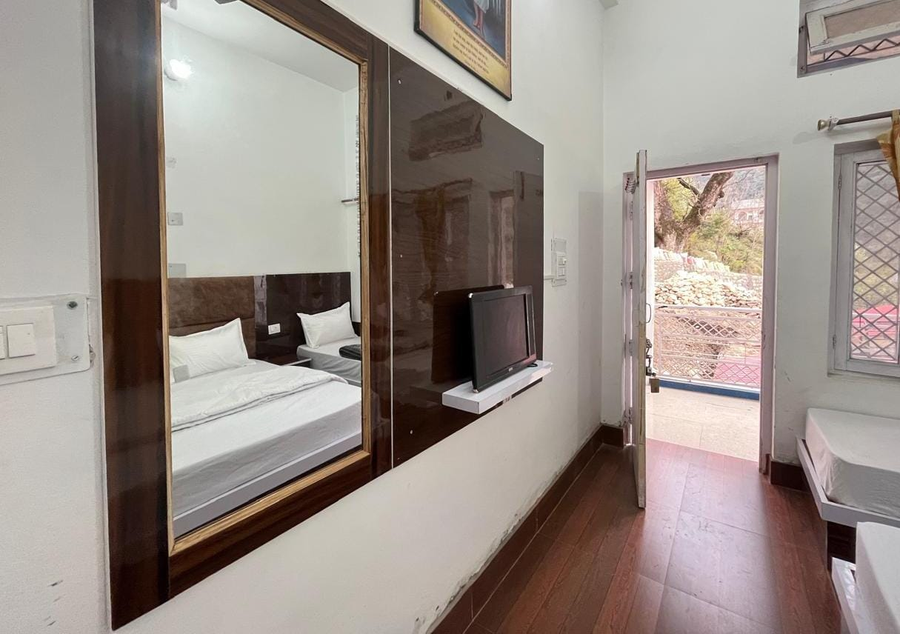 shri ganga river view rutu guest house