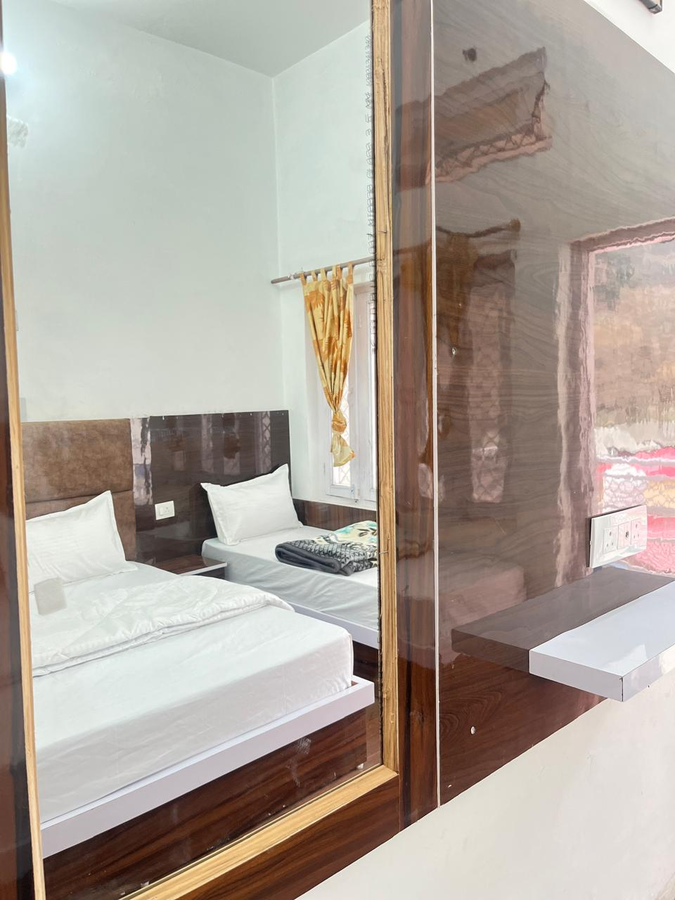 shri ganga river view rutu guest house