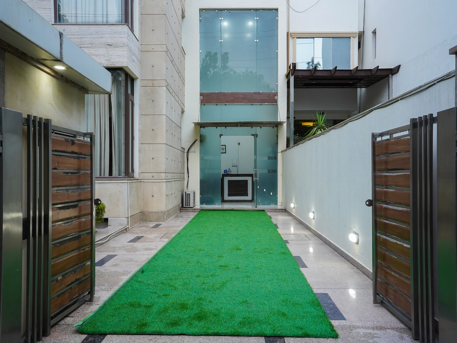 lime tree hotel sushant lok at iffco metro